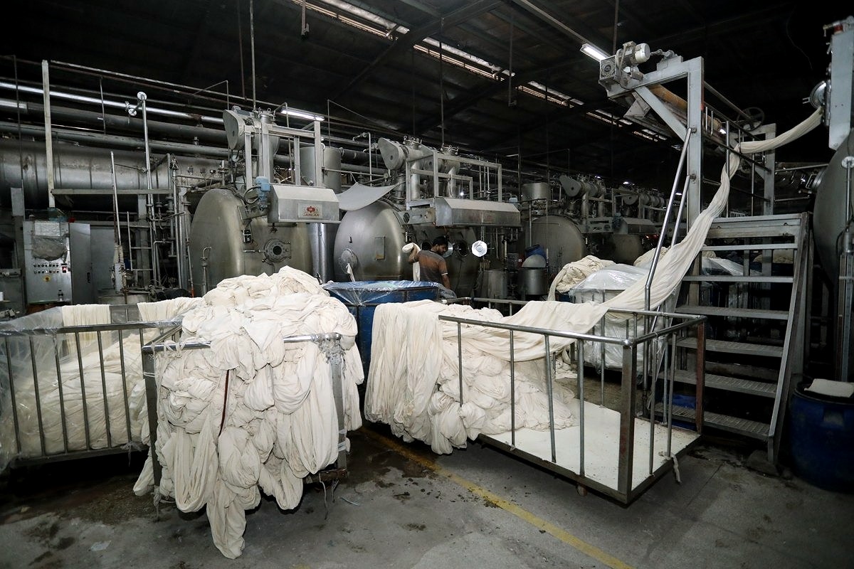 Finishing line with fabric in trolleys