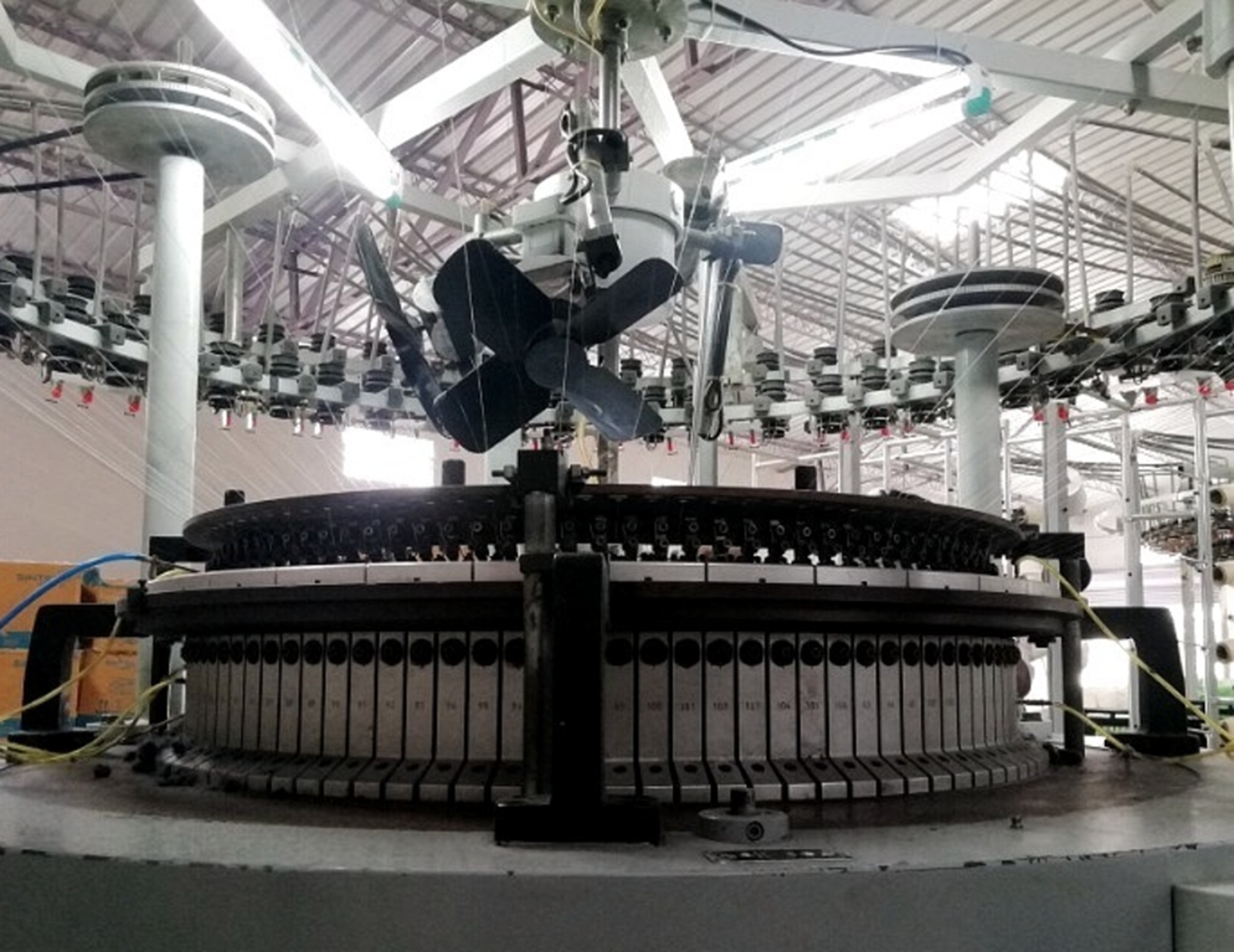 Circular knitting machine producing cotton jersey fabric