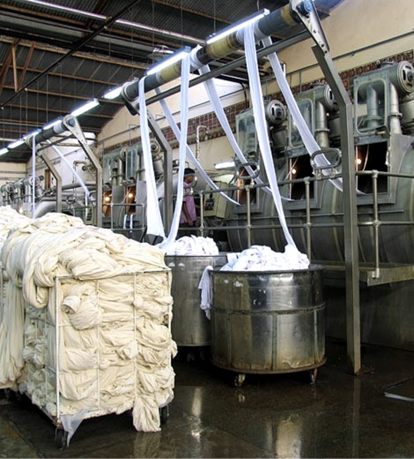 Fabric being processed in dyeing and bleaching vessels